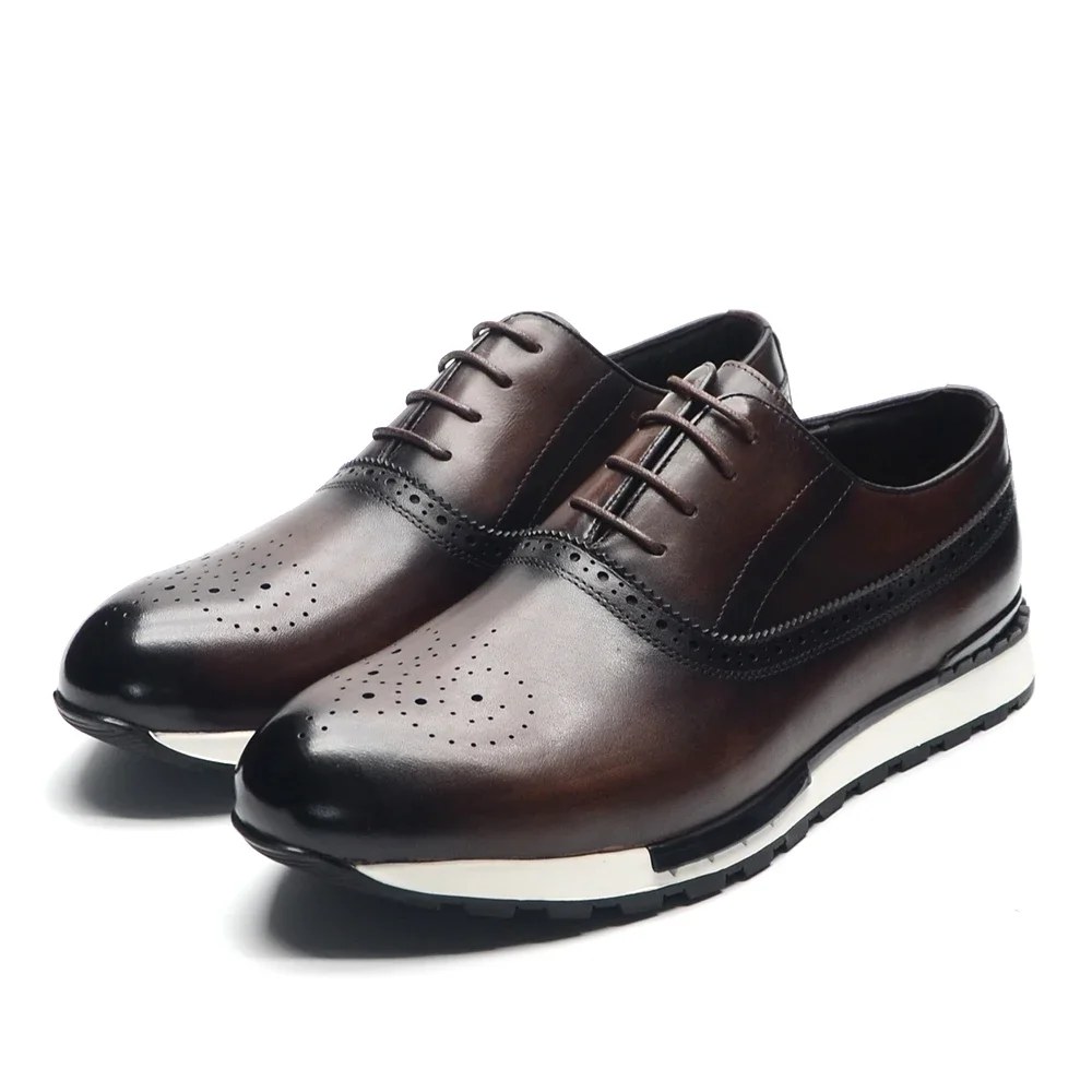 Oxford Shoes Brogue - 10 色手作り本革オックスフォードスニーカーシューズ男性用レースアップブローグビジネスオフィスファッションブランドカジュアルシューズ男