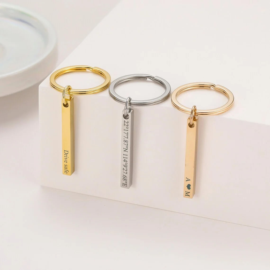 パーソナライズされた彫刻バーキーホルダーステンレス鋼 4 サ - Men'S Fashion Gold Chain のレビューと価格
